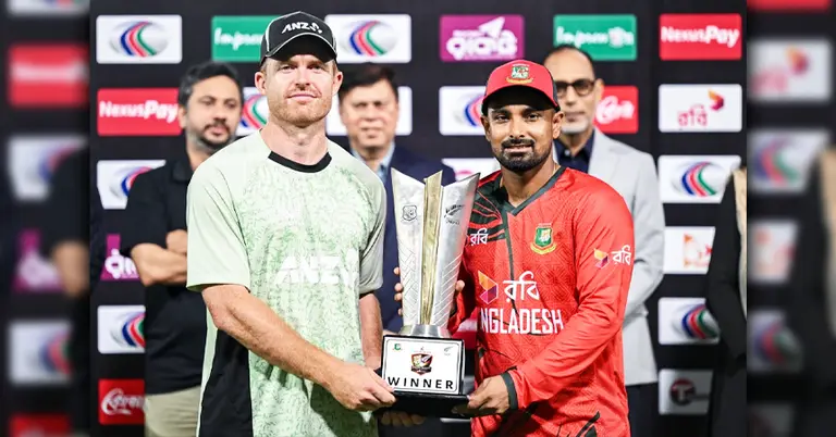ট্রফি হাতে বাংলাদেশ ও নিউজিল্যান্ডের অধিনায়ক